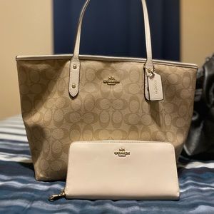 Coach purse and matching wallet